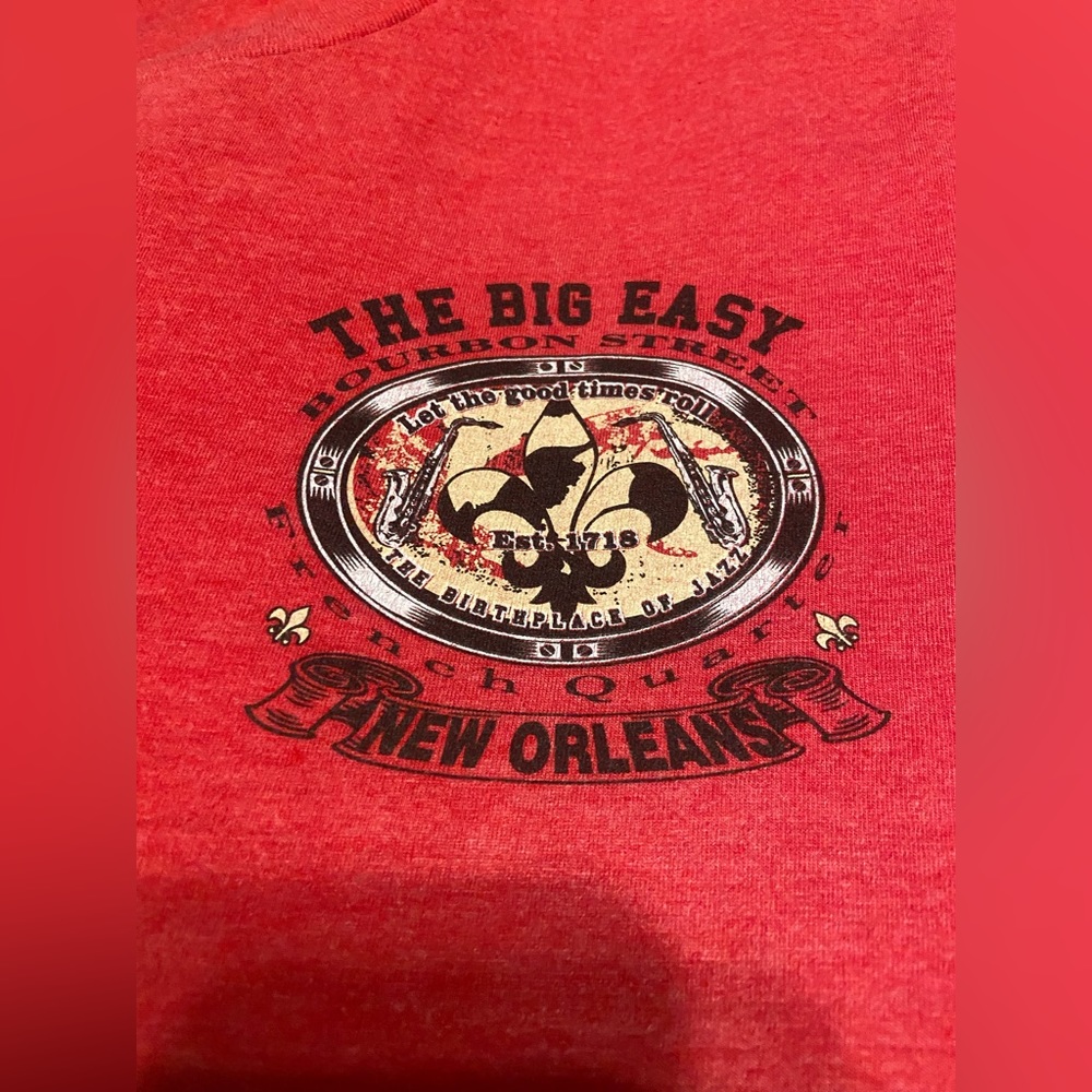 3/$15 | District T-Shirt | New Orleans | Sizes: Small & Large